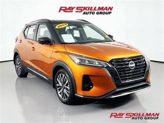 2024 Nissan Kicks with Monarch Orange Metallic/Super Exterior