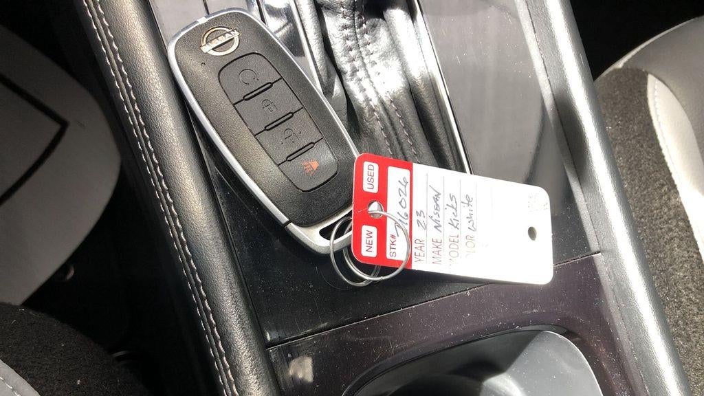 2023 Nissan Kicks SR