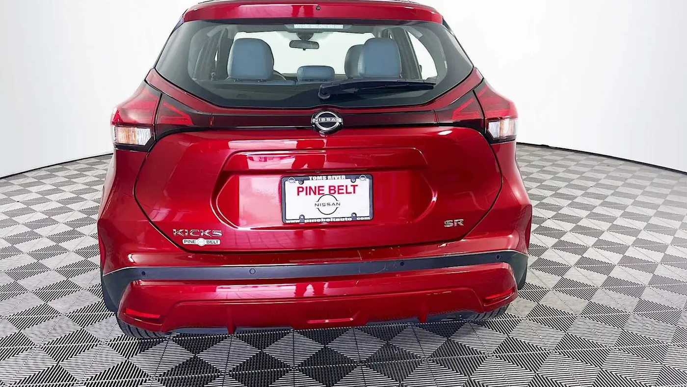 2024 Nissan Kicks SR