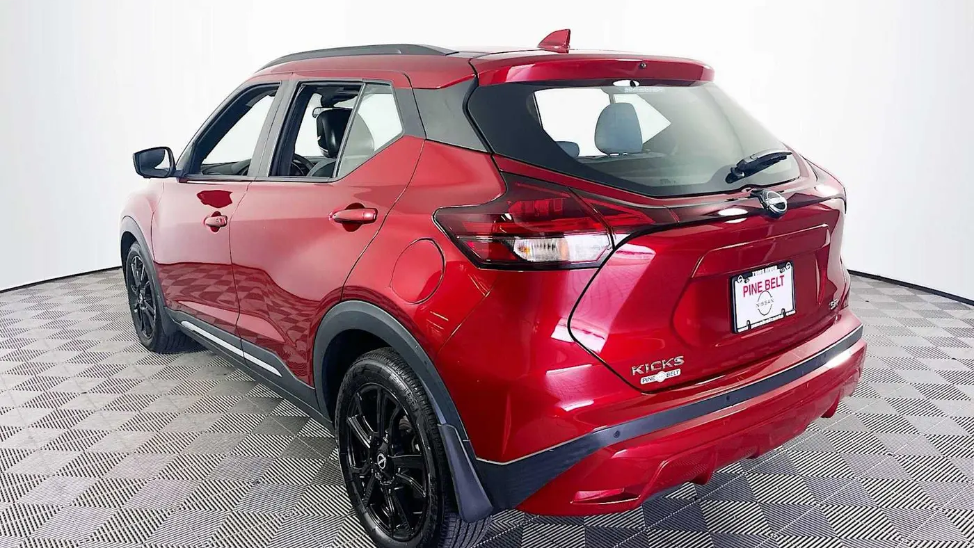 2024 Nissan Kicks SR
