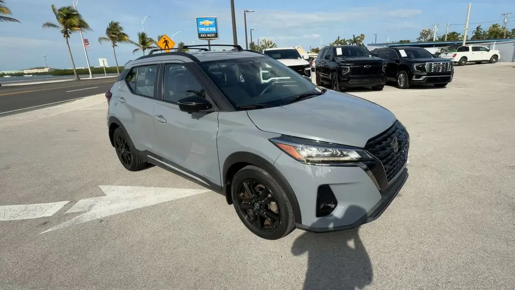 2021 Nissan Kicks SR