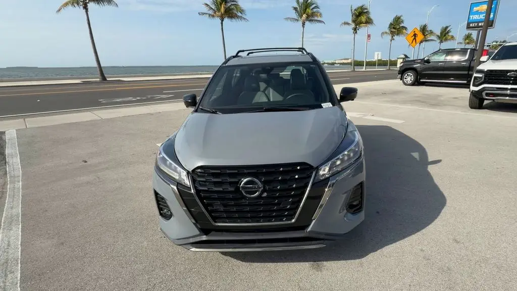 2021 Nissan Kicks SR