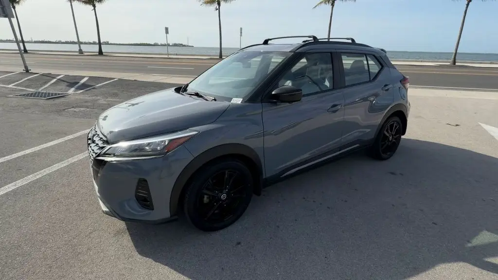 2021 Nissan Kicks SR