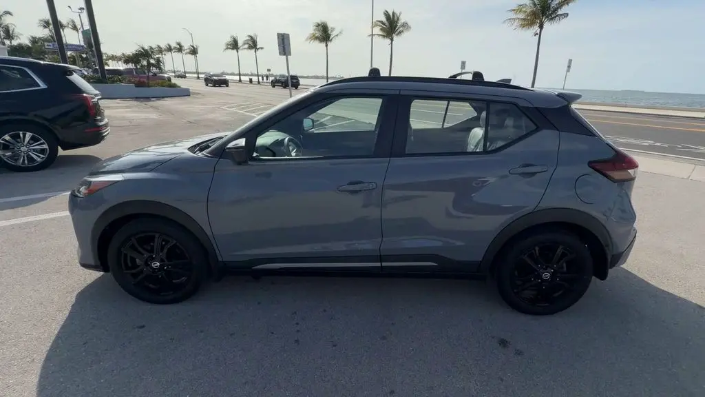 2021 Nissan Kicks SR