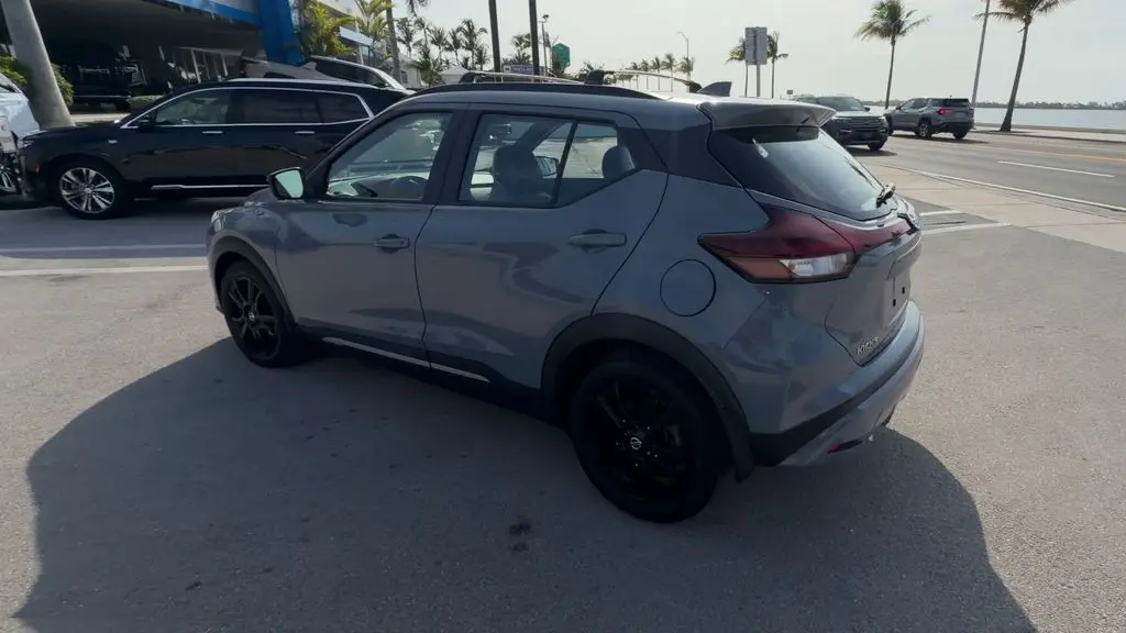 2021 Nissan Kicks SR
