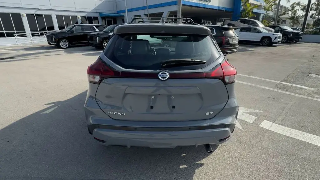 2021 Nissan Kicks SR