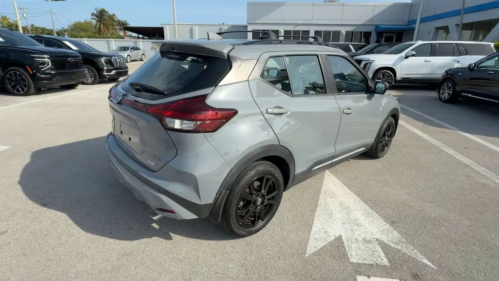 2021 Nissan Kicks SR