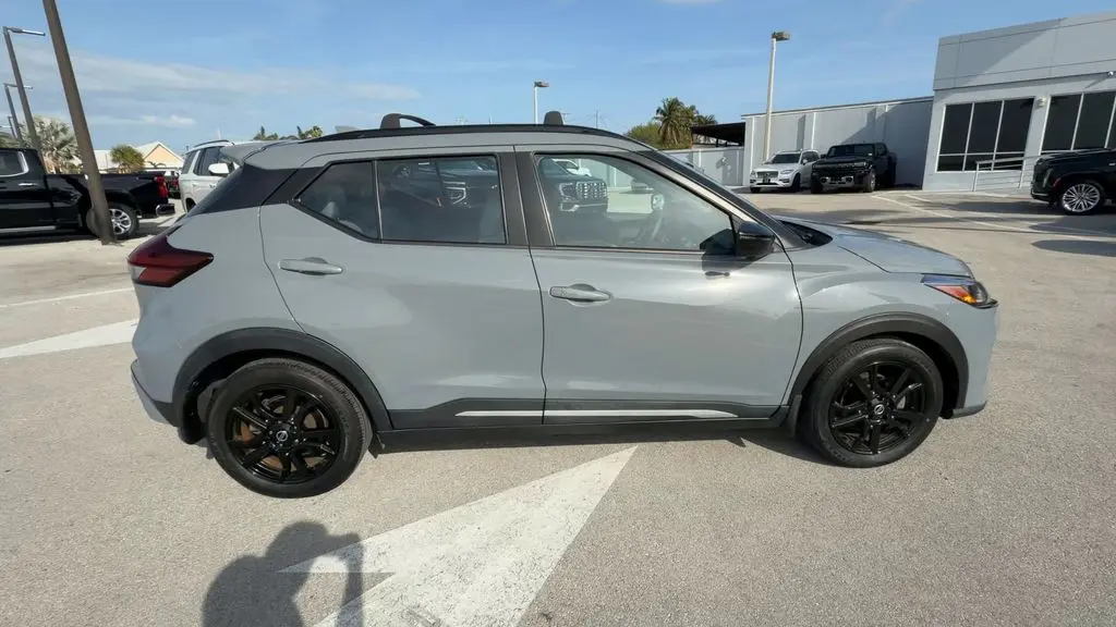 2021 Nissan Kicks SR