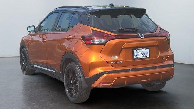 2021 Nissan Kicks SR