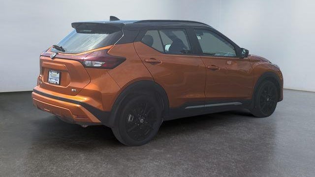 2021 Nissan Kicks SR