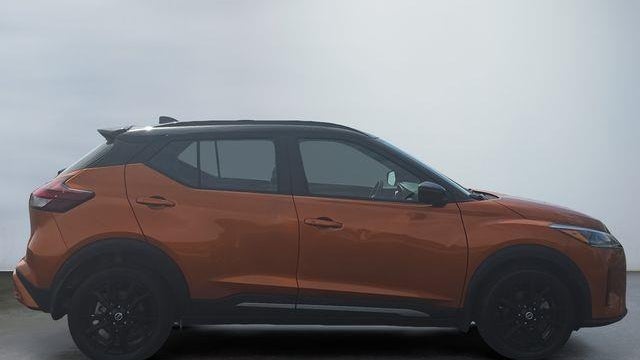 2021 Nissan Kicks SR