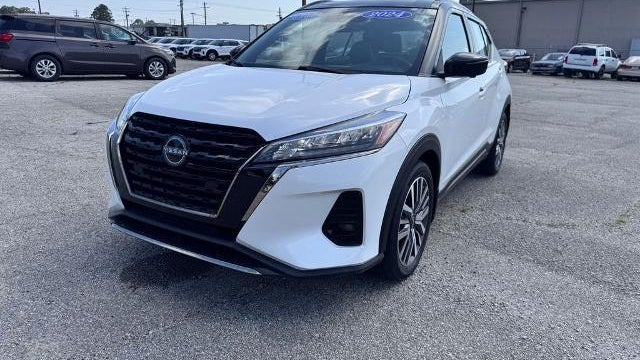2023 Nissan Kicks SR