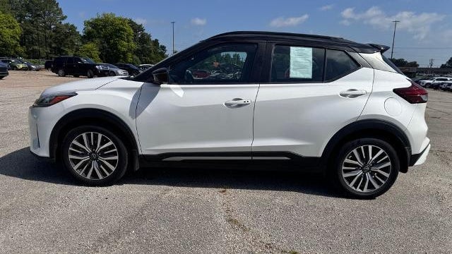 2023 Nissan Kicks SR