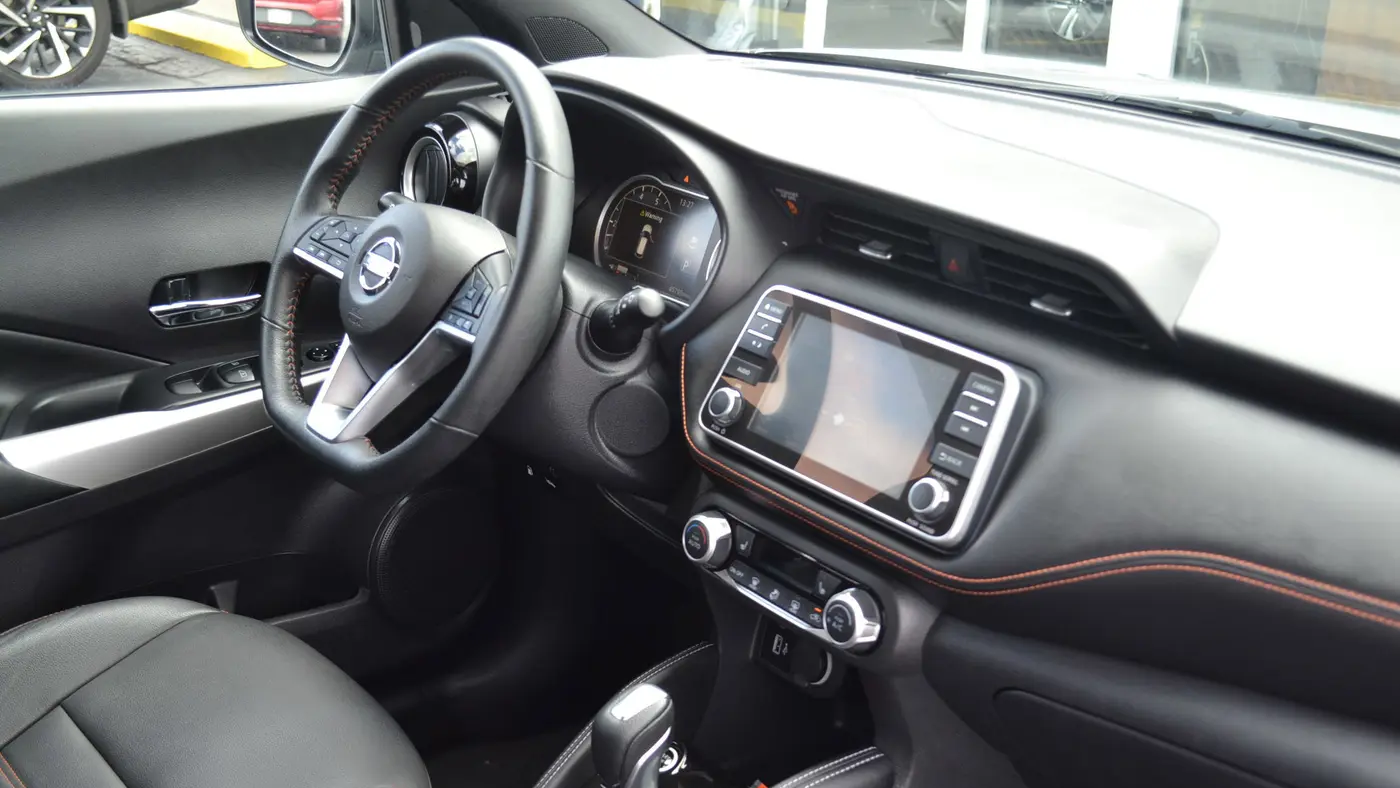 2020 Nissan Kicks SR