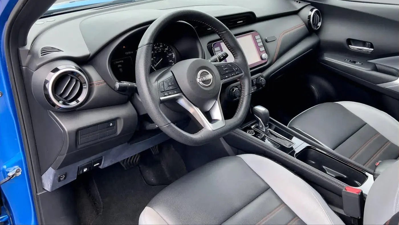2022 Nissan Kicks SR