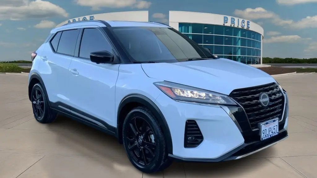 2023 Nissan Kicks SR