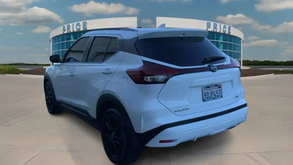 2023 Nissan Kicks SR
