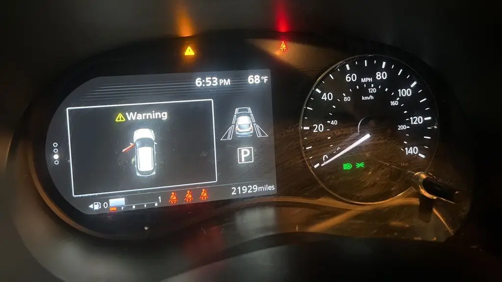 2023 Nissan Kicks SR