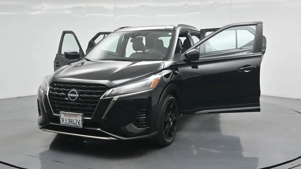 2023 Nissan Kicks SR