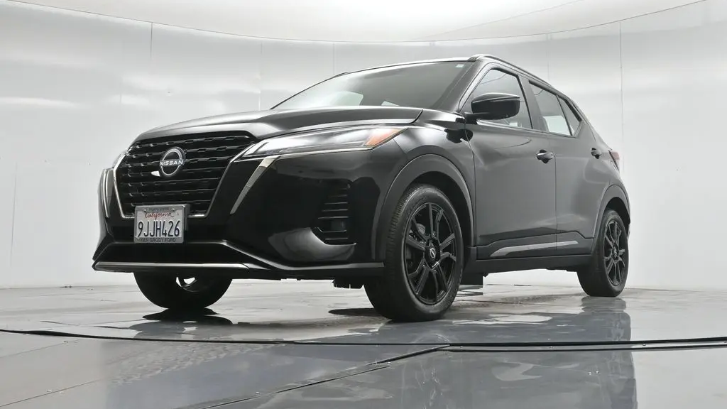 2023 Nissan Kicks SR