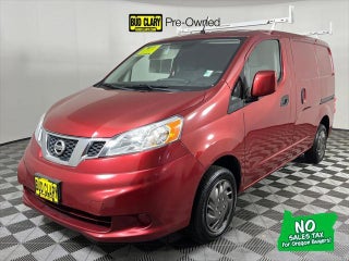 2015 Nissan NV200 with Cayenne Red Exterior