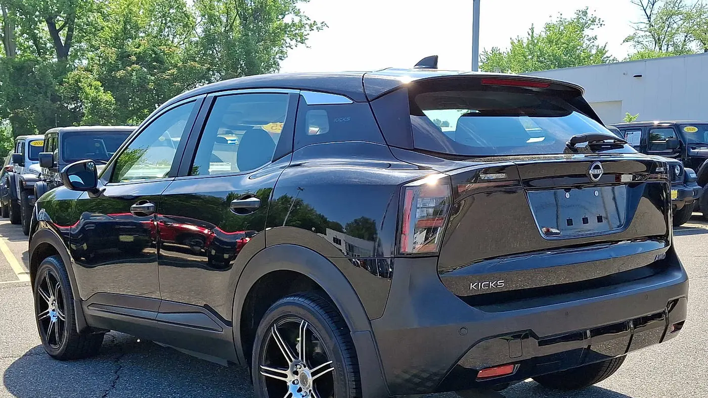 2025 Nissan Kicks S