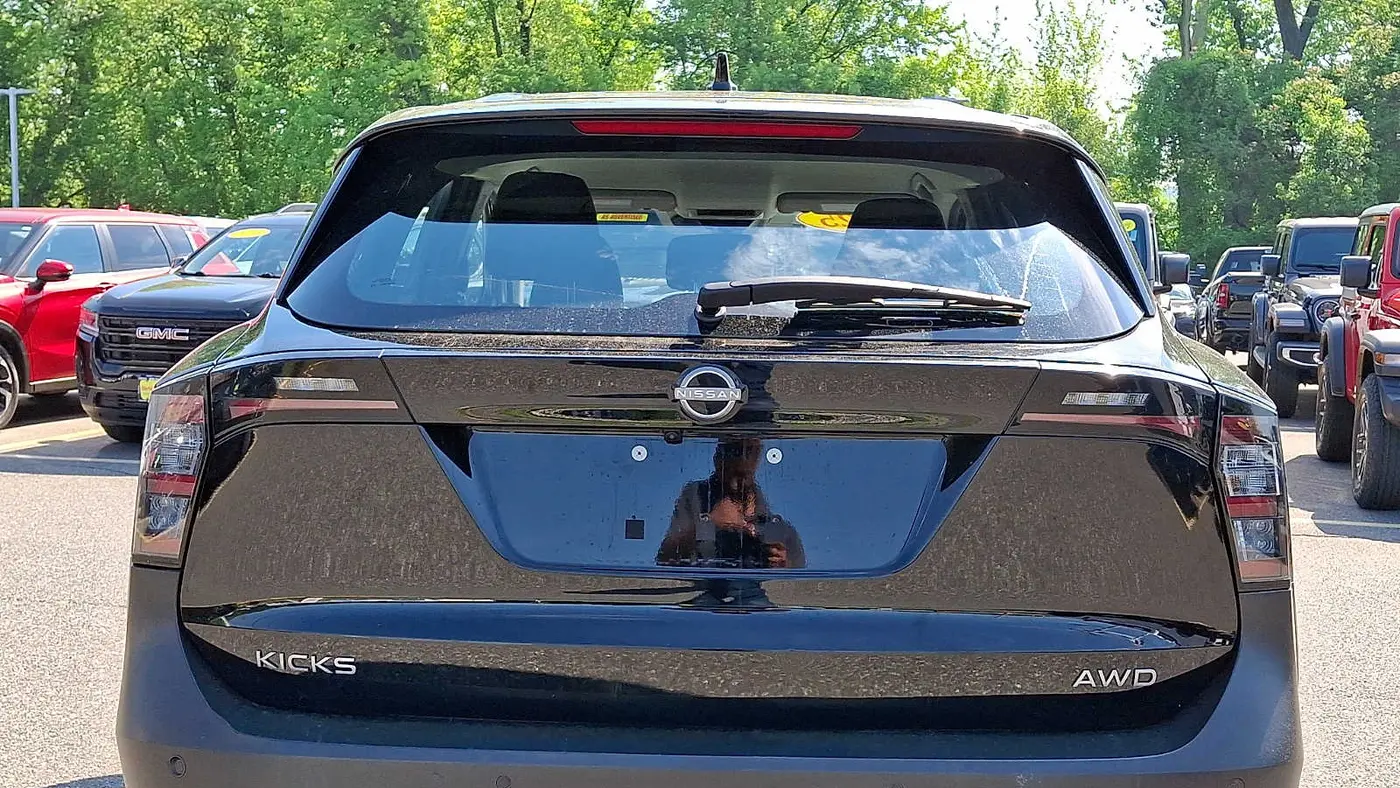 2025 Nissan Kicks S
