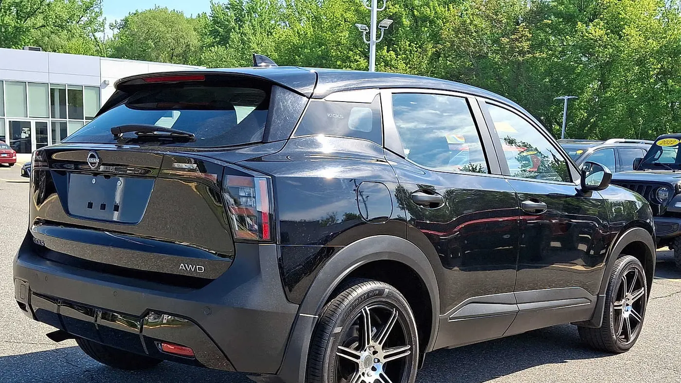 2025 Nissan Kicks S