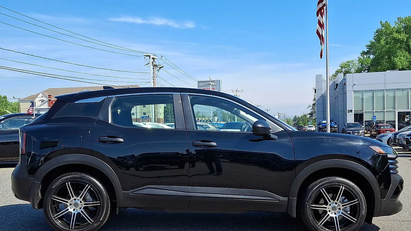 2025 Nissan Kicks S