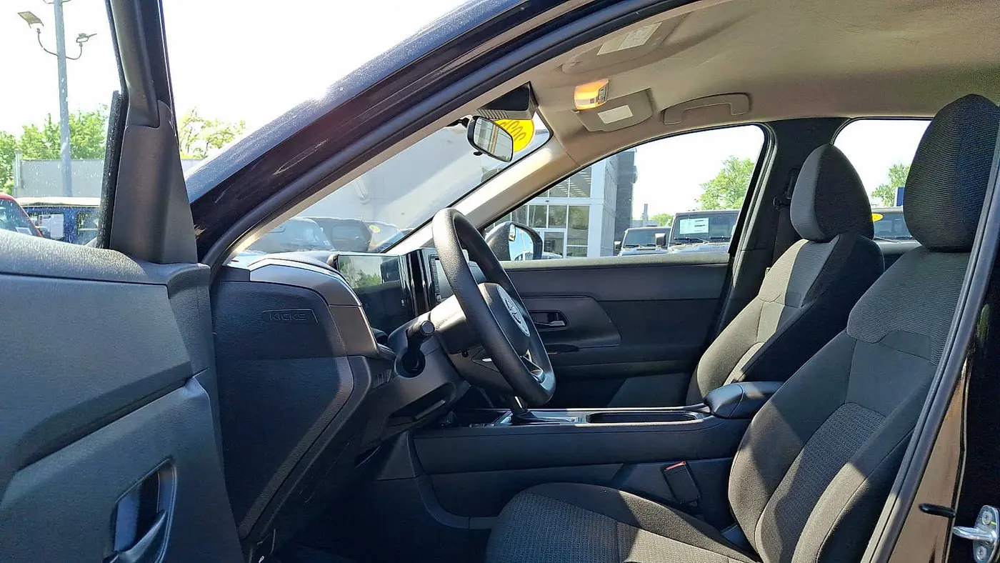 2025 Nissan Kicks S