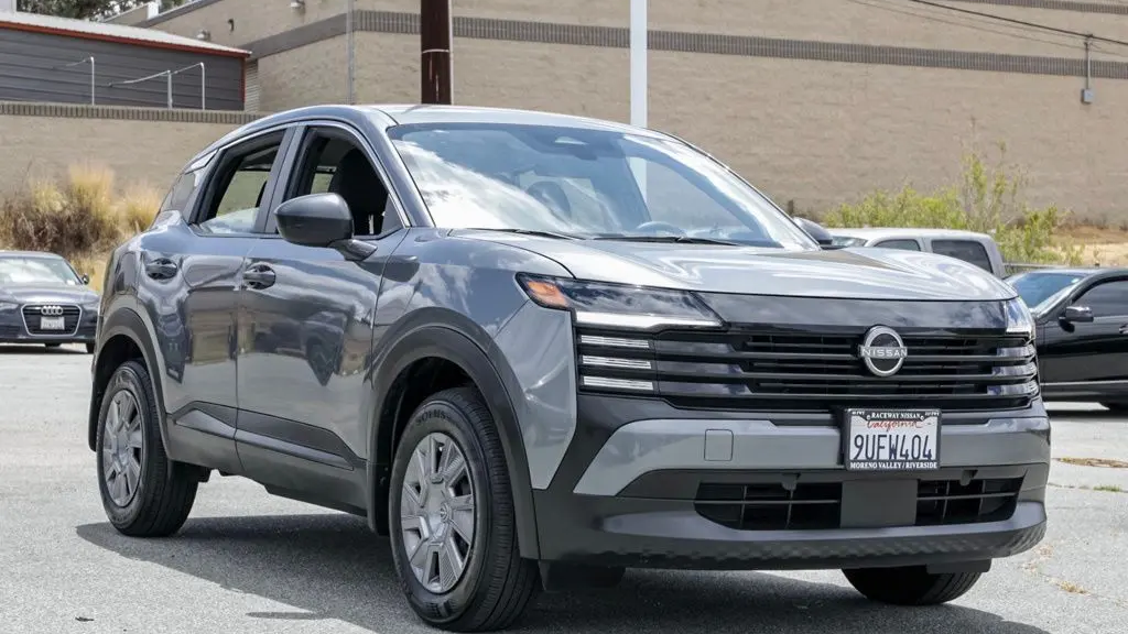 2025 Nissan Kicks S