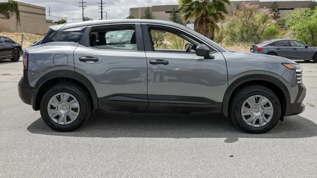 2025 Nissan Kicks S