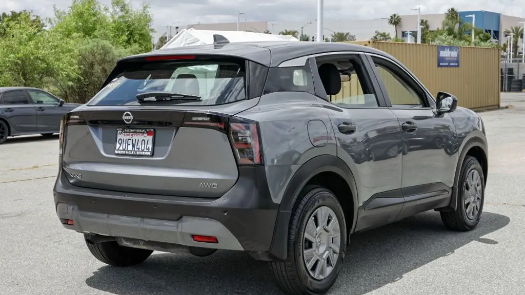 2025 Nissan Kicks S