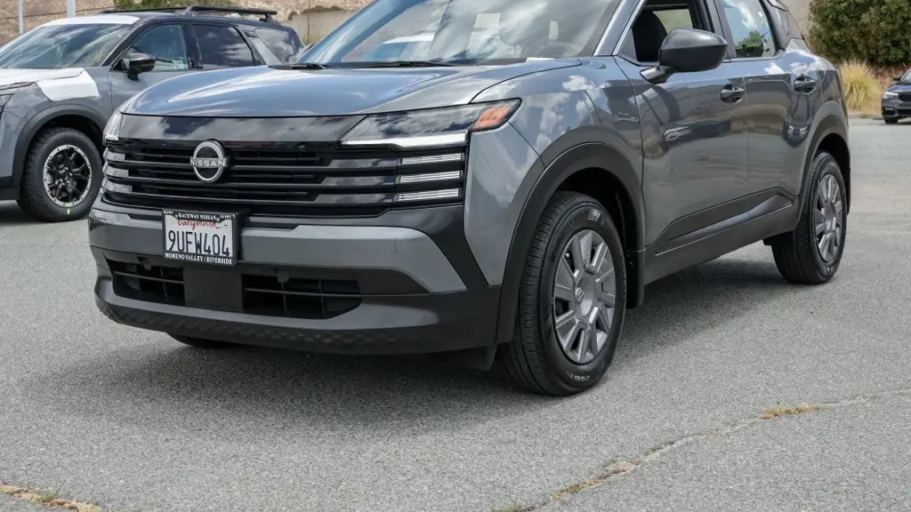 2025 Nissan Kicks S