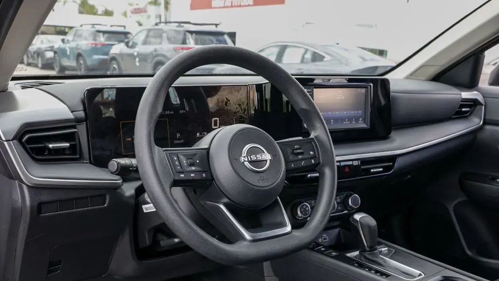 2025 Nissan Kicks S