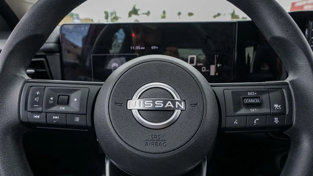 2025 Nissan Kicks S