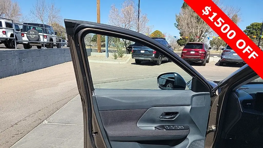 2025 Nissan Kicks S