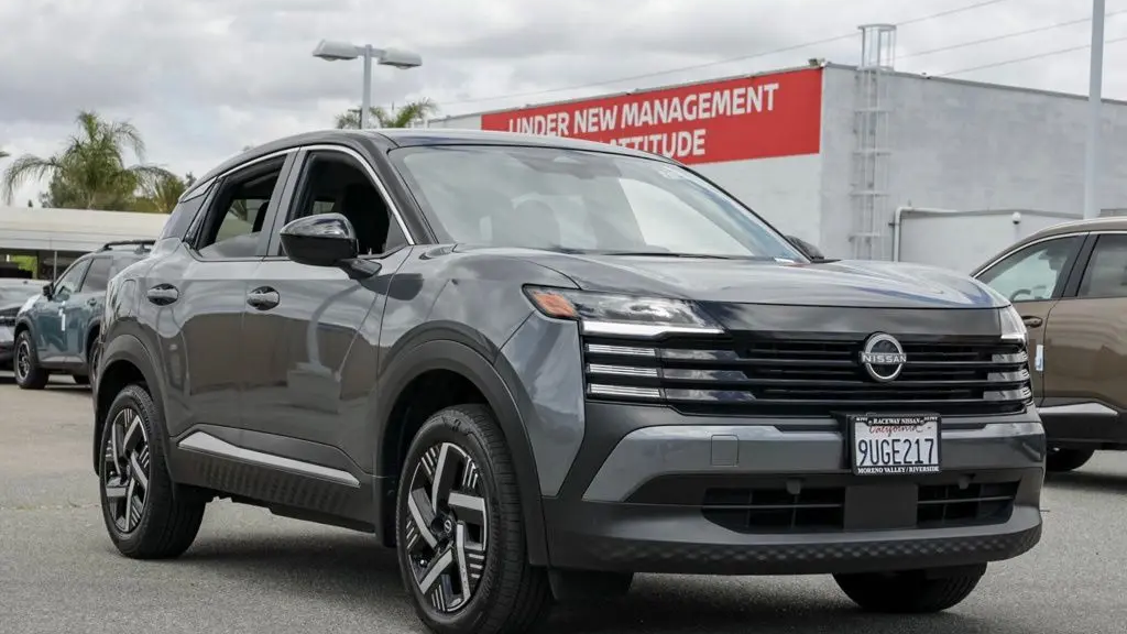 2025 Nissan Kicks SV