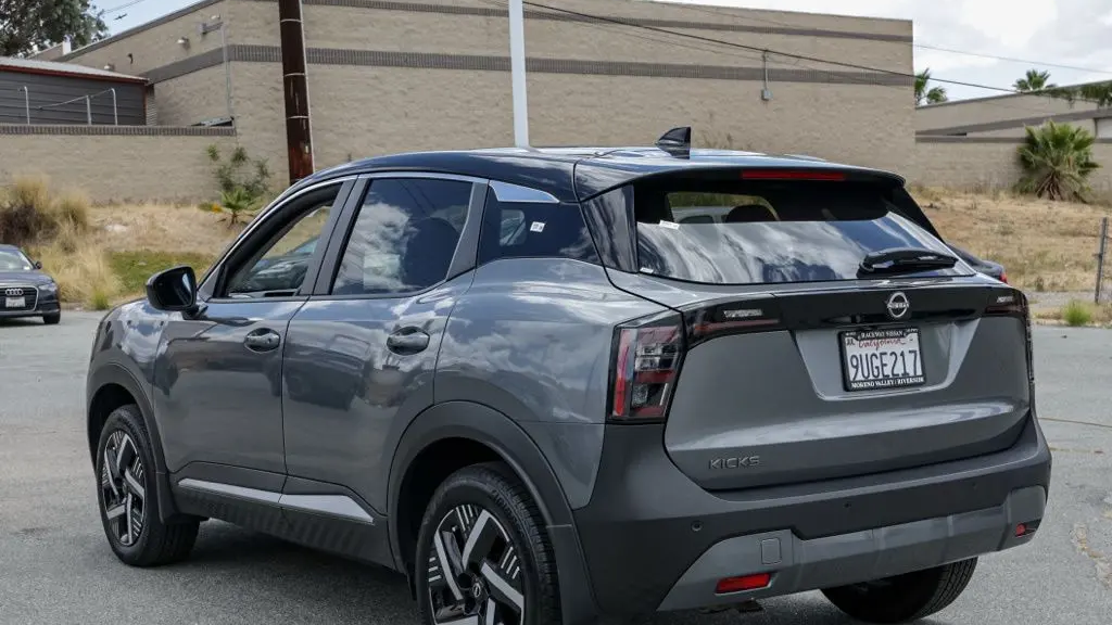 2025 Nissan Kicks SV