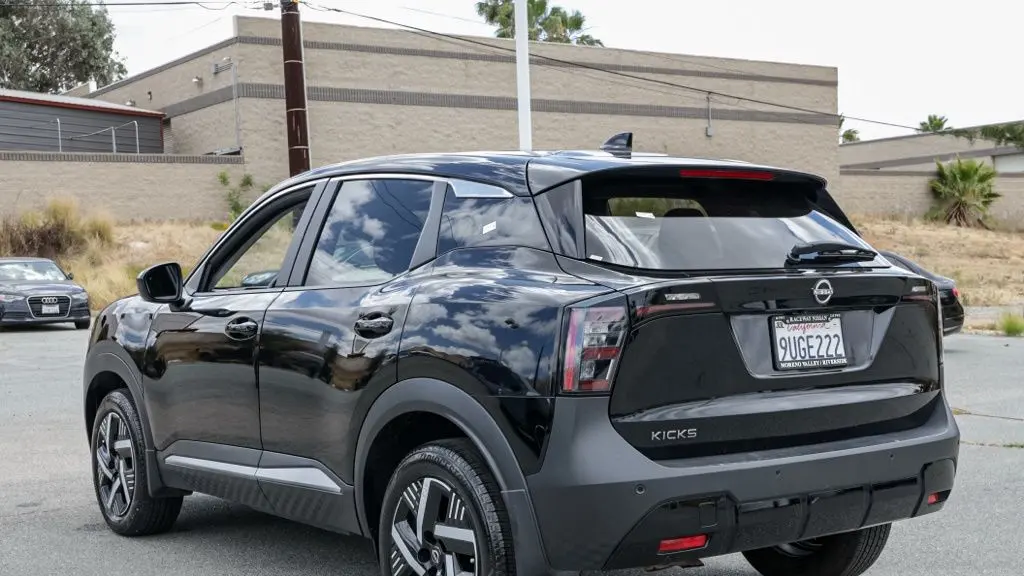 2025 Nissan Kicks SV
