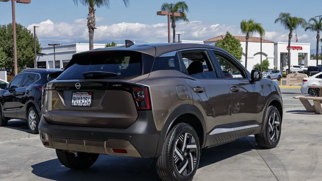 2025 Nissan Kicks SV