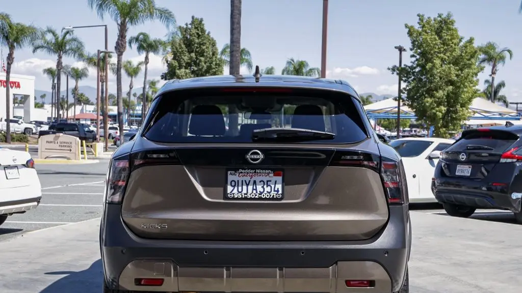 2025 Nissan Kicks SV