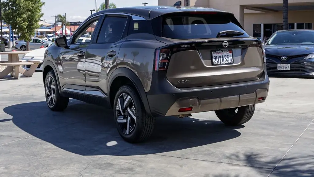 2025 Nissan Kicks SV