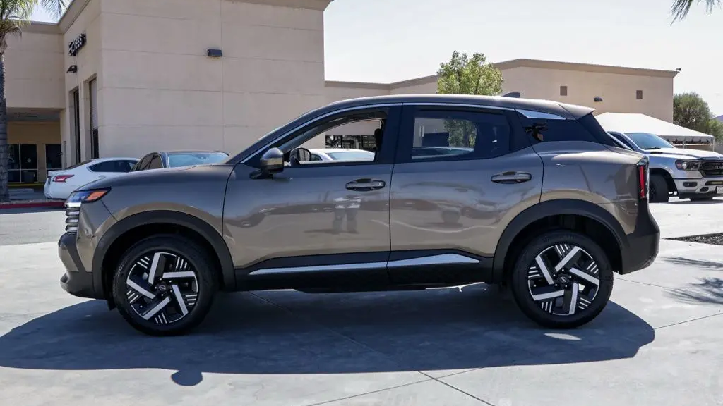 2025 Nissan Kicks SV