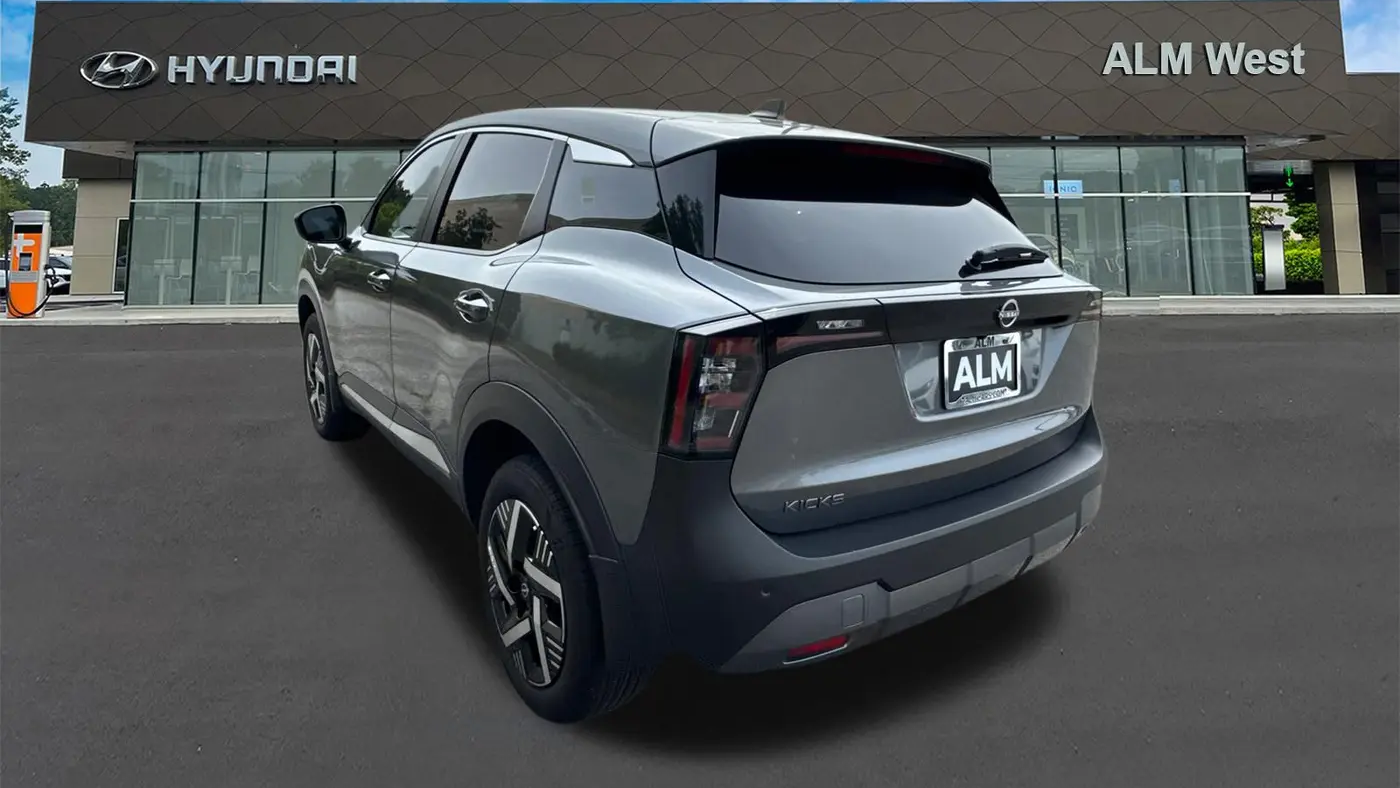 2025 Nissan Kicks SV