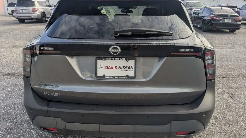 2025 Nissan Kicks SV