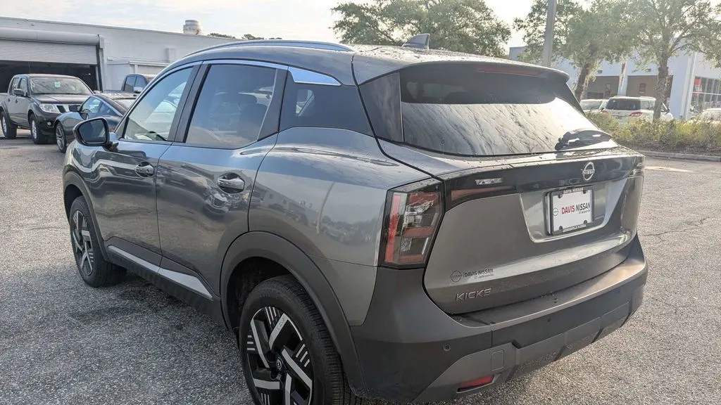 2025 Nissan Kicks SV