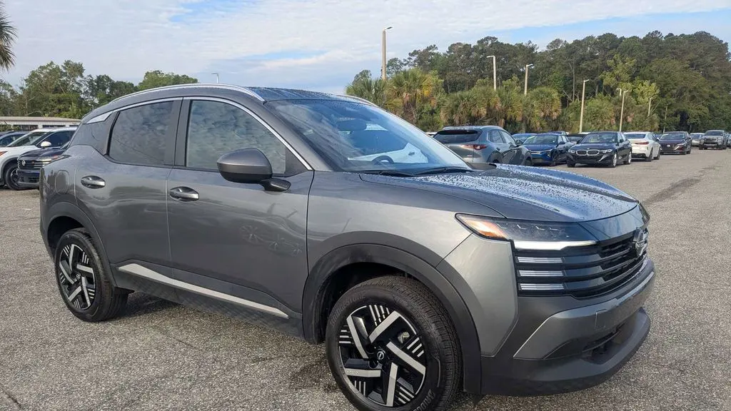 2025 Nissan Kicks SV