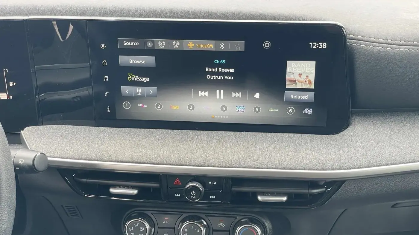 2025 Nissan Kicks SV