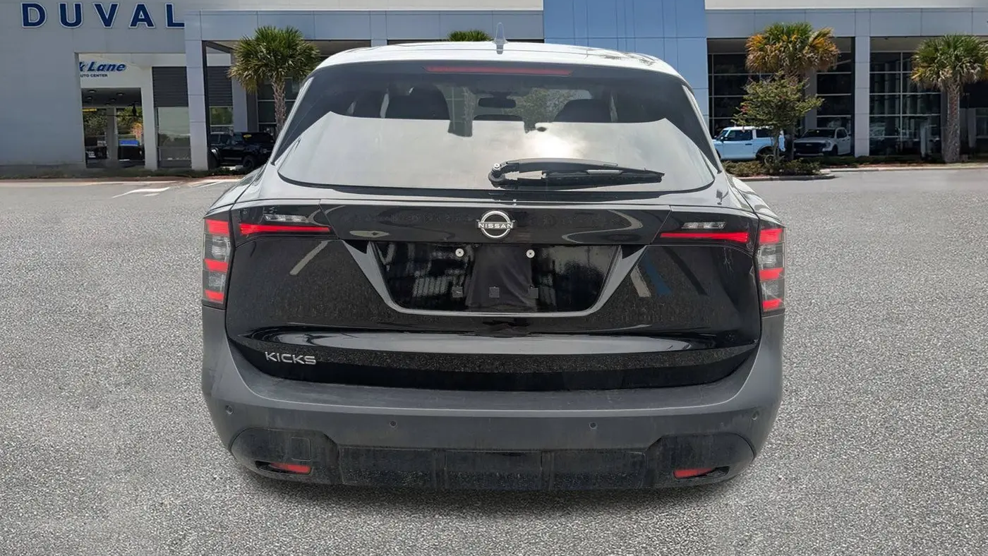 2025 Nissan Kicks SV